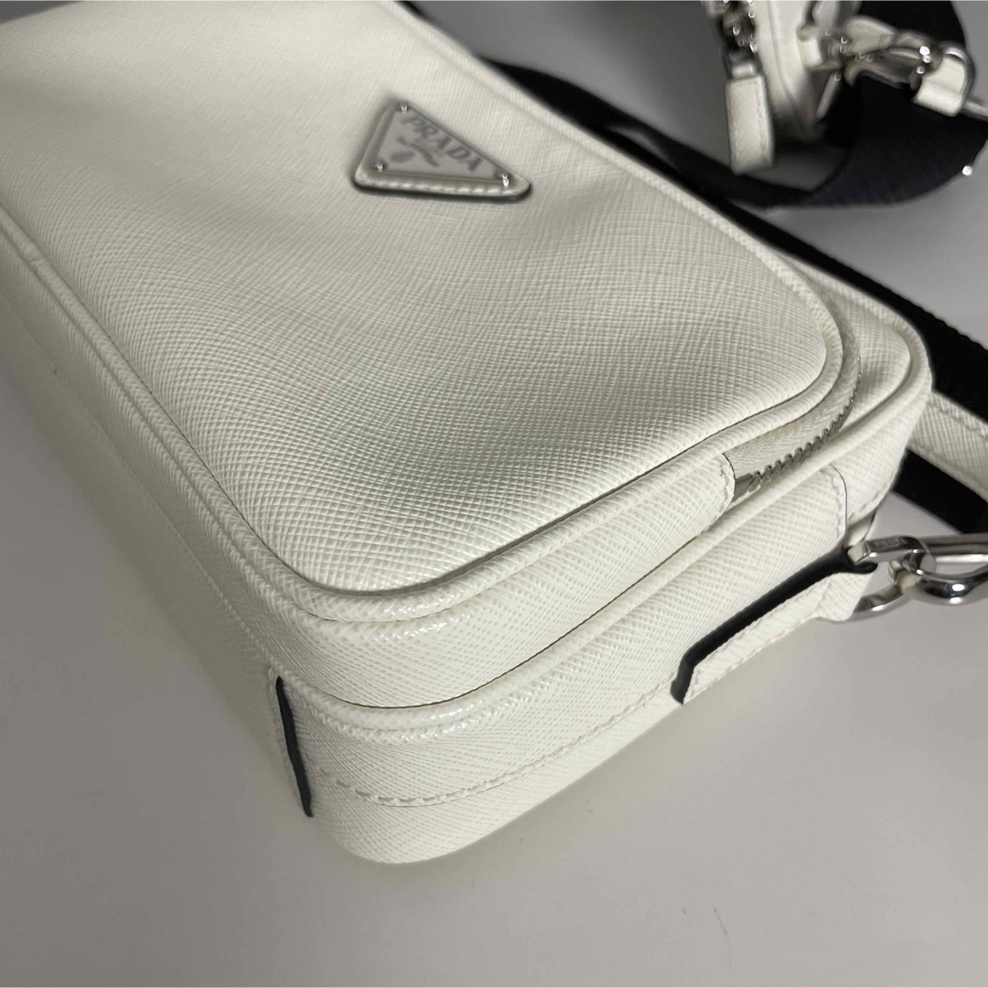 PRADA - Prada 極美品 サフィアーノ トラベル 白 ショルダー PRADA - Prada 極美品 サフィアーノ トラベル 白 ショルダー