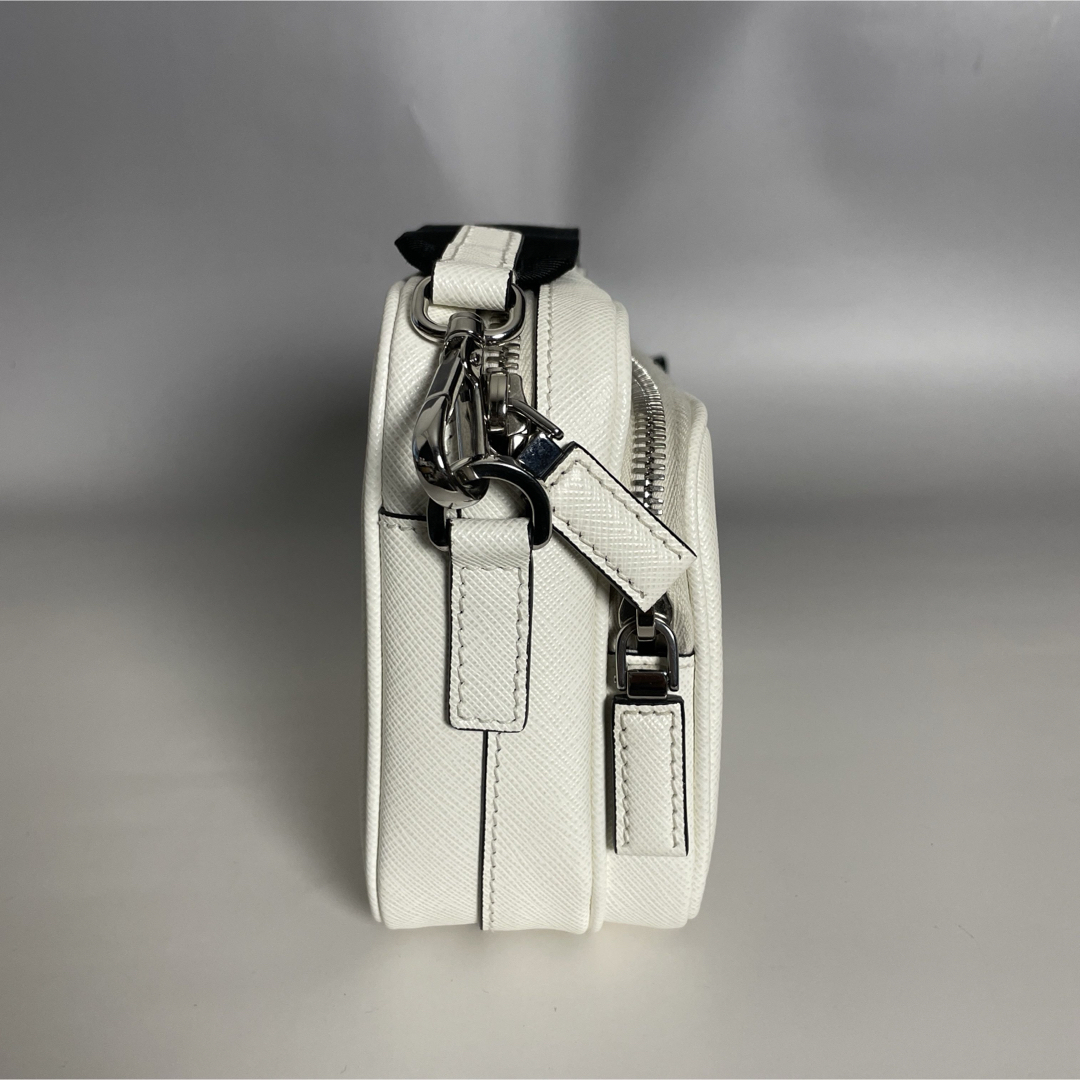PRADA - Prada 極美品 サフィアーノ トラベル 白 ショルダー PRADA - Prada 極美品 サフィアーノ トラベル 白 ショルダー