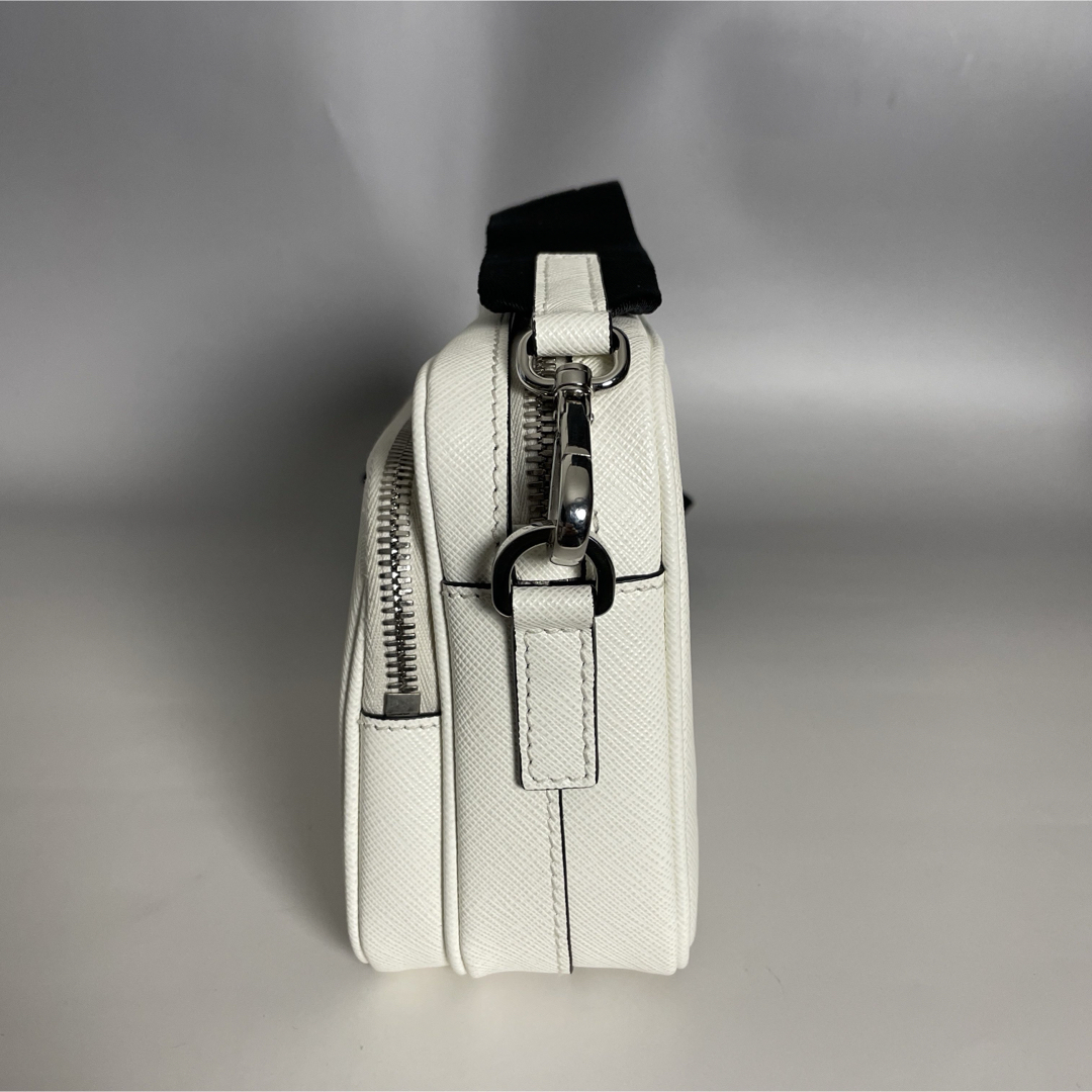 PRADA - Prada 極美品 サフィアーノ トラベル 白 ショルダー PRADA - Prada 極美品 サフィアーノ トラベル 白 ショルダー