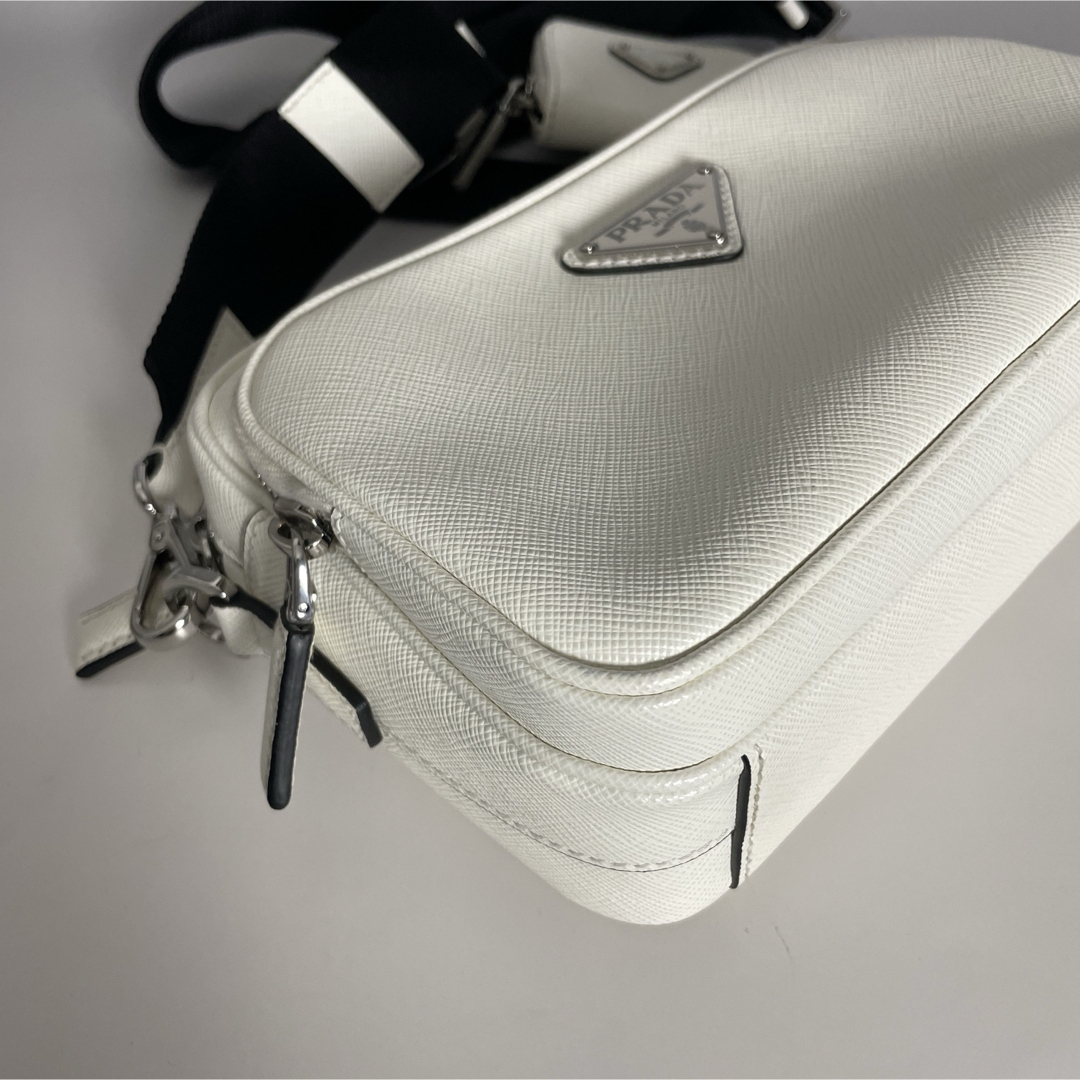 PRADA - Prada 極美品 サフィアーノ トラベル 白 ショルダー PRADA - Prada 極美品 サフィアーノ トラベル 白 ショルダー
