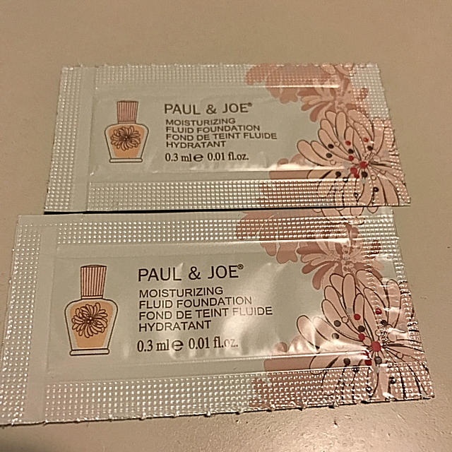 PAUL & JOE(ポールアンドジョー)のポール&ジョー モイスチャライジング フルイドファンデーション 102 サンプル コスメ/美容のキット/セット(サンプル/トライアルキット)の商品写真