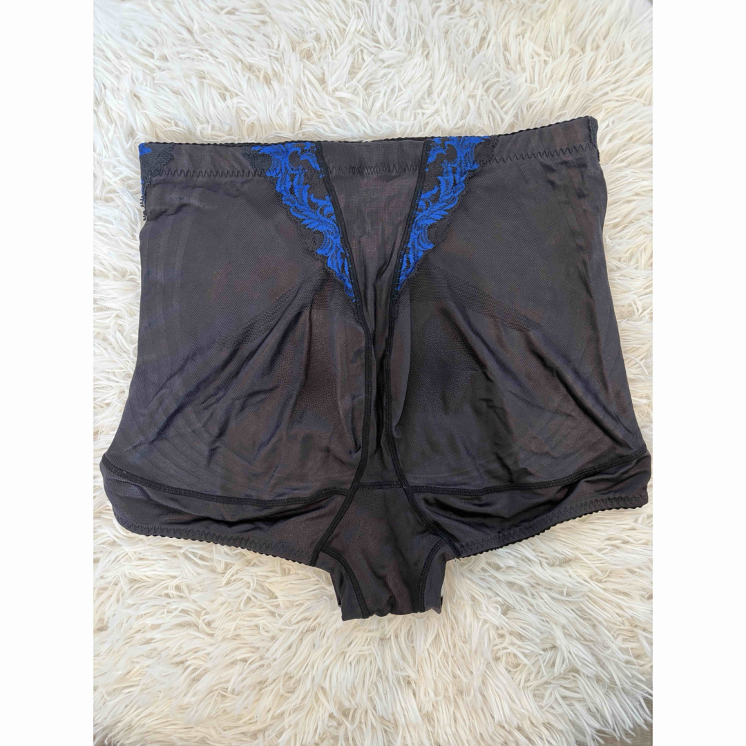 MARUKO - 補正下着 MARUKO カーヴィシャス ショートガードルの MARUKO - 補正下着 MARUKO カーヴィシャス ショートガードルの