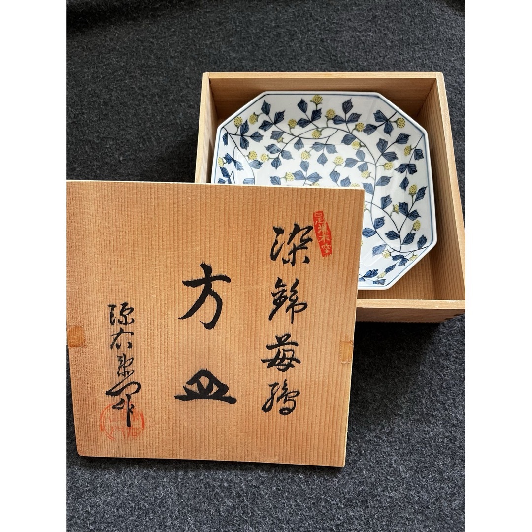 源右衛門窯 - 有田 源右衛門窯 手描き 染錦莓絵 黄 方皿 の通販 源右衛門窯 - 有田 源右衛門窯 手描き 染錦莓絵 黄 方皿 の通販