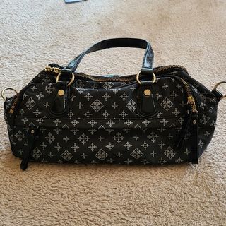 Russet(ショルダーバッグ ・ ブラック/黒色系)のフリマ Russet(ショルダーバッグ ・ ブラック/黒色系)のフリマ