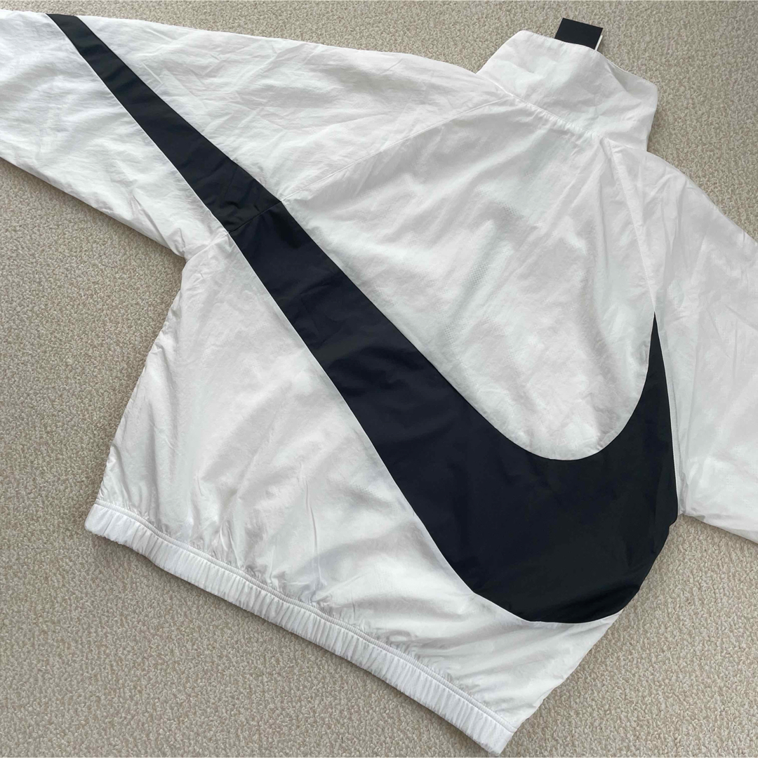 NIKE - 新品☆NIKE ビッグスウッシュ ナイロンジャケット 白×黒 NIKE - 新品☆NIKE ビッグスウッシュ ナイロンジャケット 白×黒