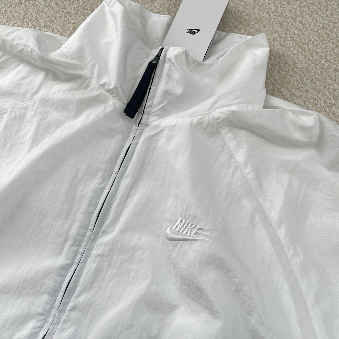 NIKE - 新品☆NIKE ビッグスウッシュ ナイロンジャケット 白×黒 NIKE - 新品☆NIKE ビッグスウッシュ ナイロンジャケット 白×黒