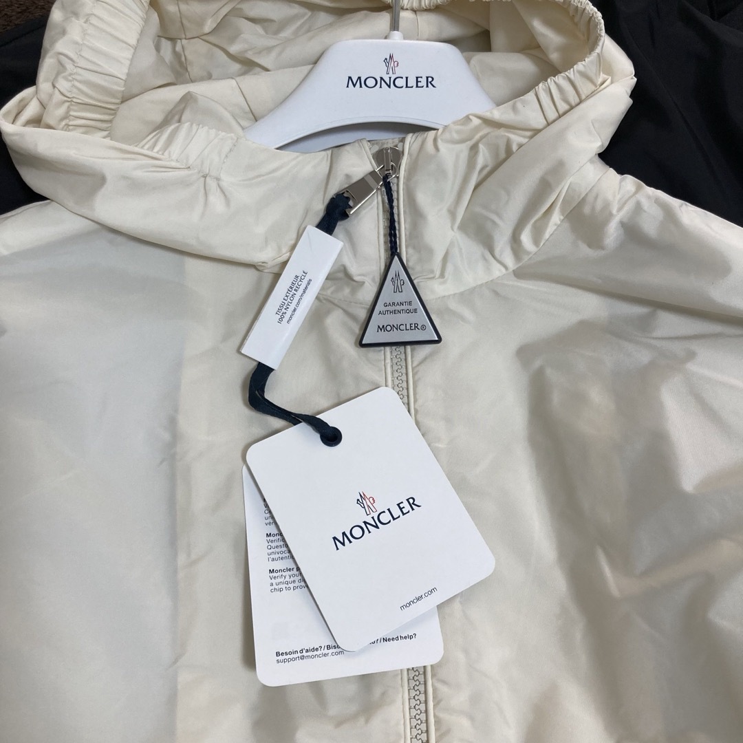 MONCLER - 新品未使用 モンクレール WETE オフホワイト 14A MONCLER - 新品未使用 モンクレール WETE オフホワイト 14A