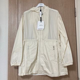 MONCLER(ナイロンジャケット ・ ホワイト/白色系)のフリマ MONCLER(ナイロンジャケット ・ ホワイト/白色系)のフリマ