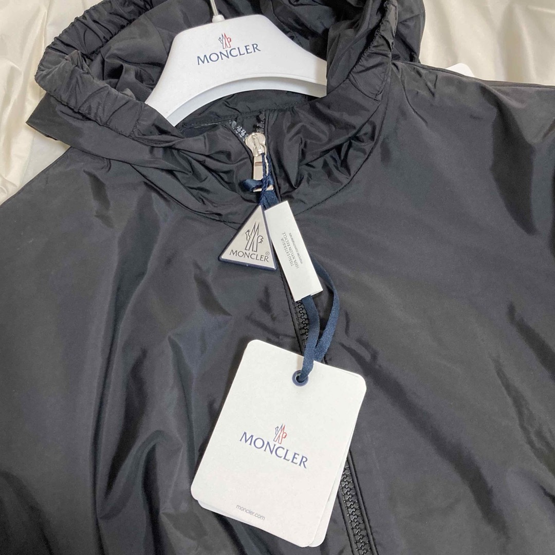 MONCLER - 新品未使用 モンクレール WETE 黒 ハンガー付の通販 MONCLER - 新品未使用 モンクレール WETE 黒 ハンガー付の通販