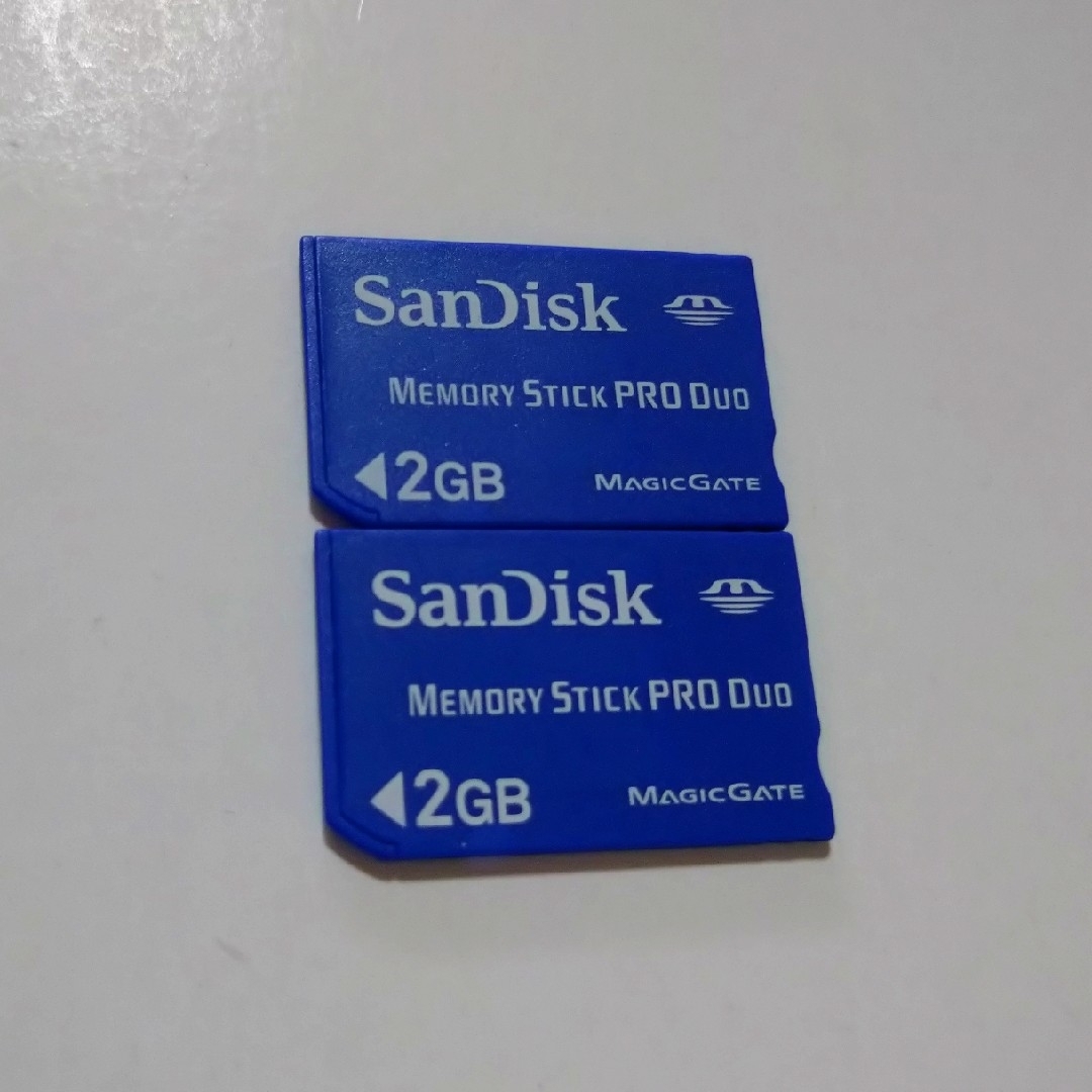 SanDisk(サンディスク)の☆メモリースティック 2GB×2☆ スマホ/家電/カメラのPC/タブレット(PC周辺機器)の商品写真