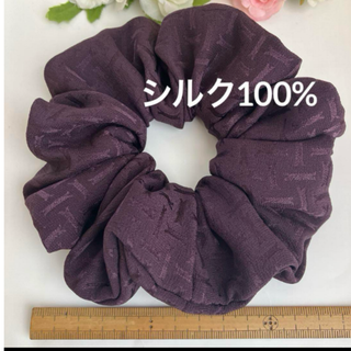 ハンドメイドシュシュ☆シルク100%(ヘアアクセサリー)