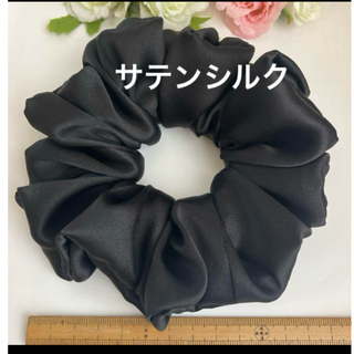 ハンドメイドシュシュ☆シルクサテン、ブラック(ヘアアクセサリー)