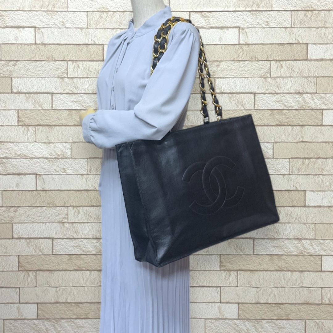 CHANEL - シャネル チェーントート ココマーク トートバッグ CHANEL - シャネル チェーントート ココマーク トートバッグ