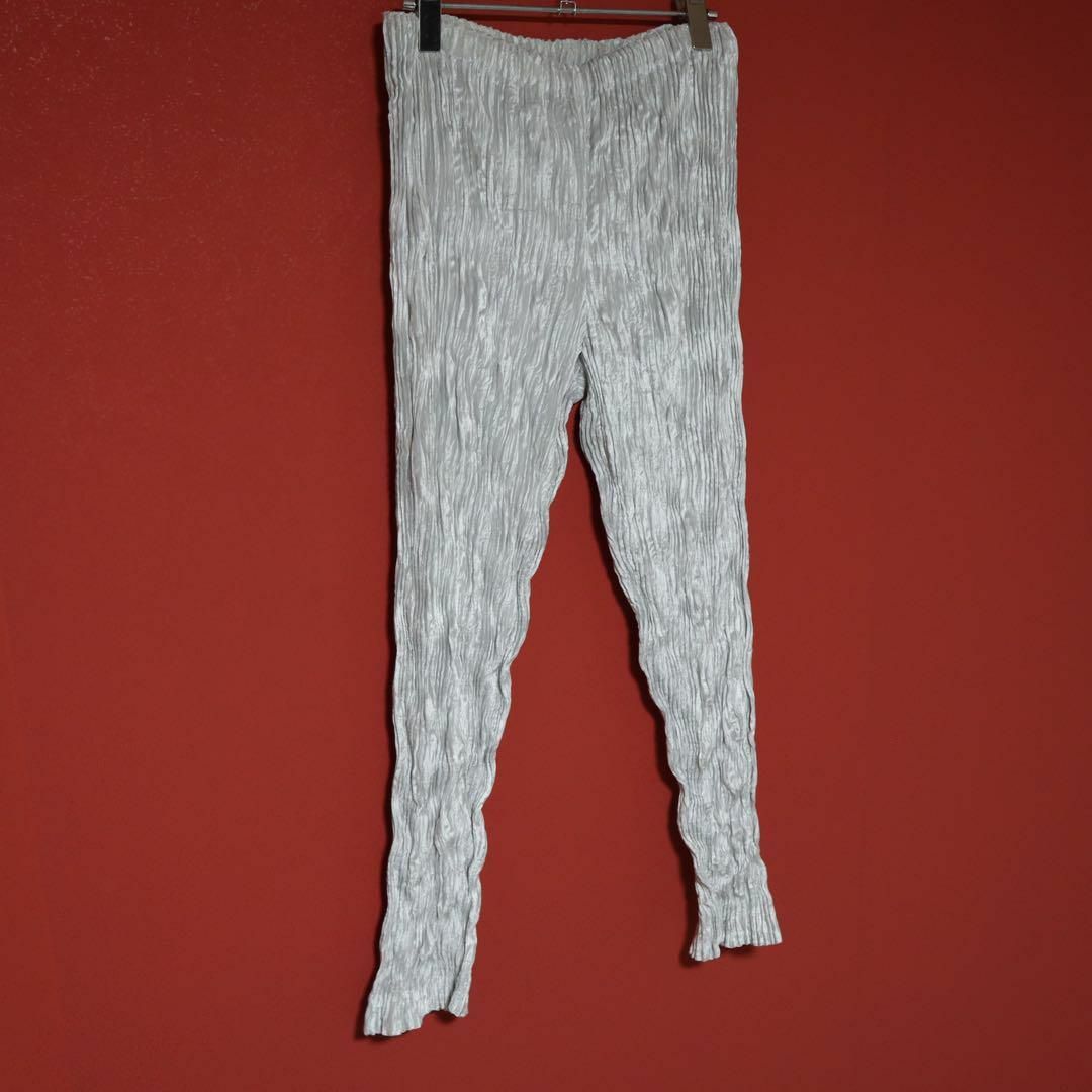 ISSEY MIYAKE - ISSEY MIYAKE 94AW シルバー光沢 シワデザイン ISSEY MIYAKE - ISSEY MIYAKE 94AW シルバー光沢 シワデザイン