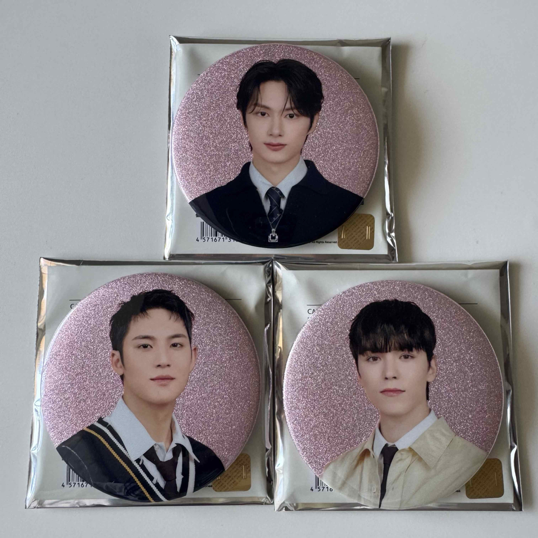 SEVENTEEN - SEVENTEEN HOLIDAY セブチ 缶バッジ セットの通販 SEVENTEEN - SEVENTEEN HOLIDAY セブチ 缶バッジ セットの通販