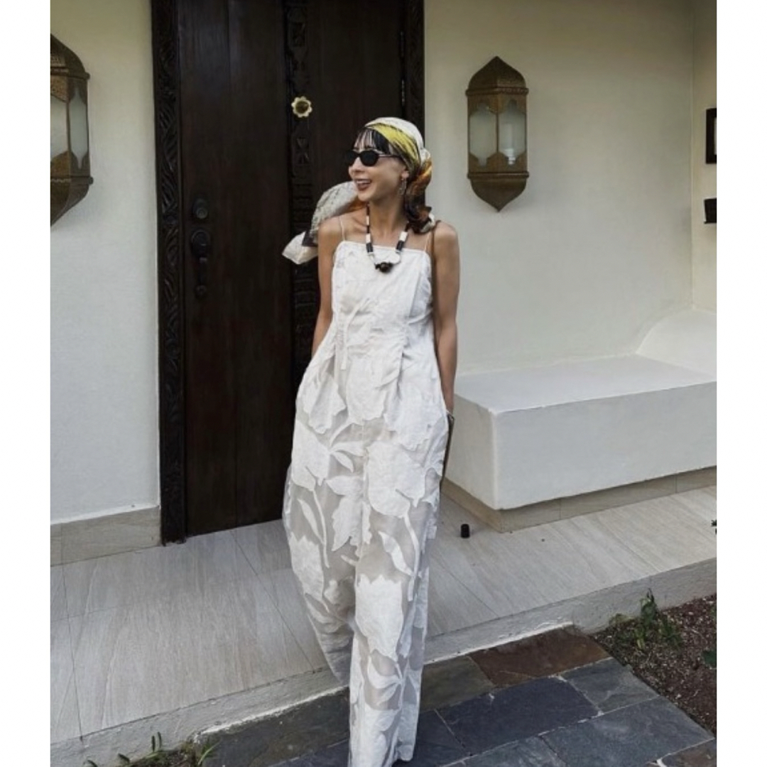 Ameri VINTAGE - 【AMERI】SOFT LACE FLOWER ROMPERS【未着用 Ameri VINTAGE - 【AMERI】SOFT LACE FLOWER ROMPERS【未着用