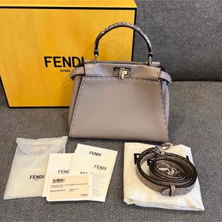 FENDI - フェンディ オーロックピアス FFロゴ ラインストーン FENDI - フェンディ オーロックピアス FFロゴ ラインストーン