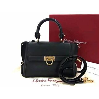 Salvatore Ferragamo - サルヴァトーレ フェラガモ ビジネス Salvatore Ferragamo - サルヴァトーレ フェラガモ ビジネス