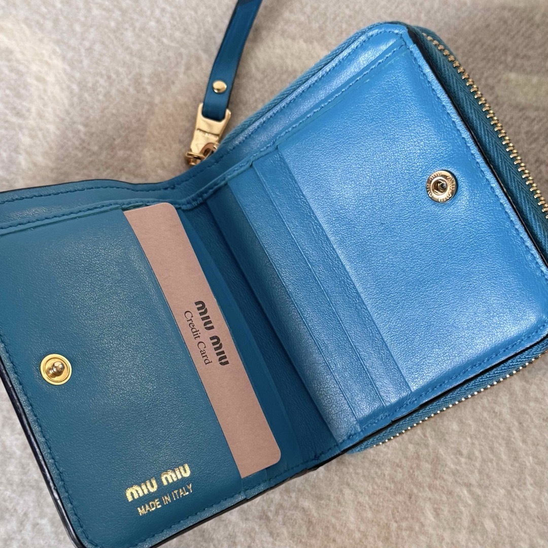 MIU MIU - ミュウミュウ 美品 レザー コンパクト ウォレット 新 MIU MIU - ミュウミュウ 美品 レザー コンパクト ウォレット 新