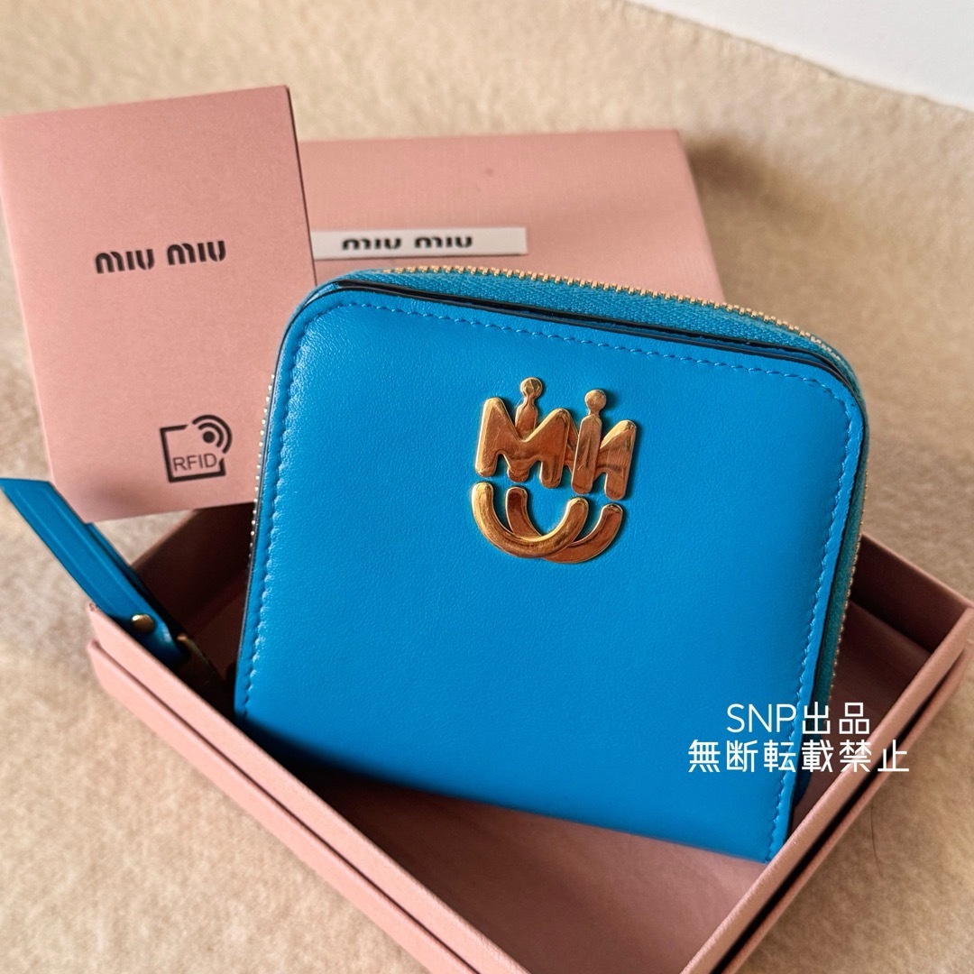 MIU MIU - ミュウミュウ 美品 レザー コンパクト ウォレット 新 MIU MIU - ミュウミュウ 美品 レザー コンパクト ウォレット 新