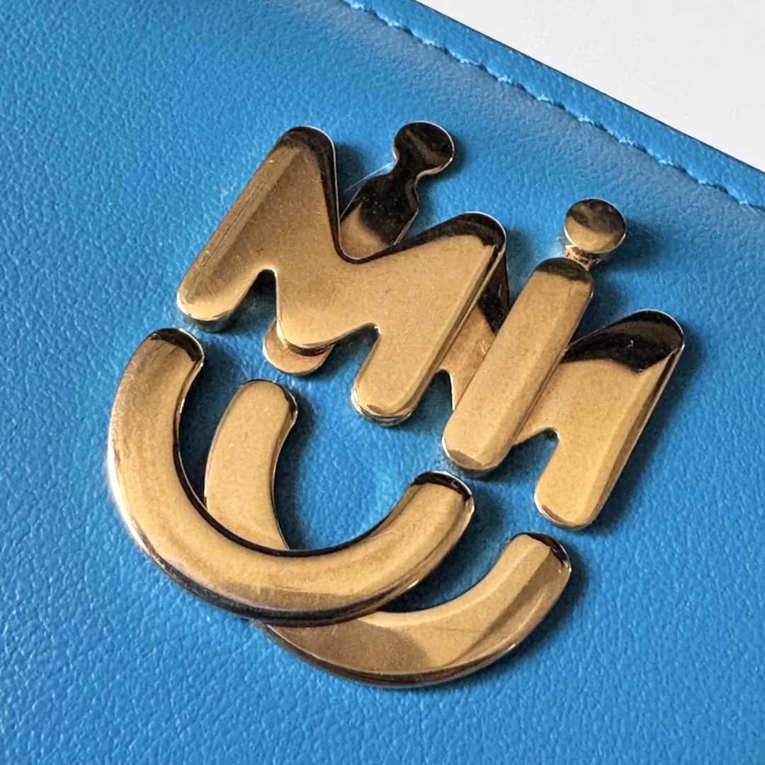MIU MIU - ミュウミュウ 美品 レザー コンパクト ウォレット 新 MIU MIU - ミュウミュウ 美品 レザー コンパクト ウォレット 新