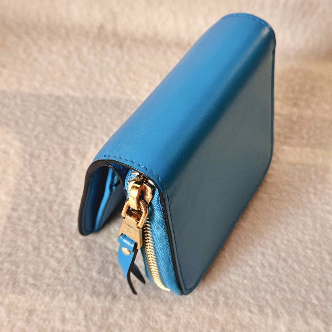 MIU MIU - ミュウミュウ 美品 レザー コンパクト ウォレット 新 MIU MIU - ミュウミュウ 美品 レザー コンパクト ウォレット 新