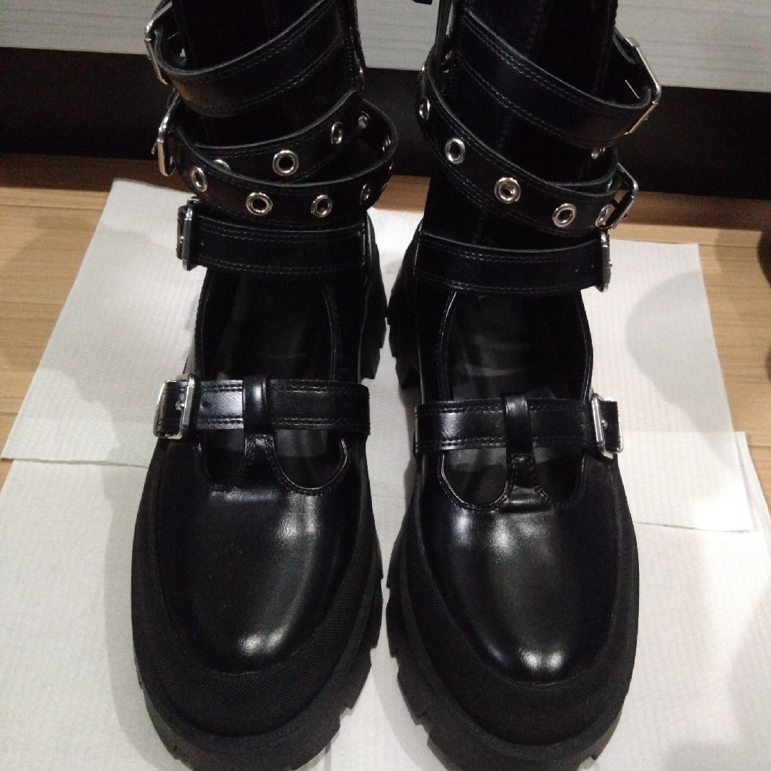 ZARA - ザラZARA バックルトラックソールショートブーツ ZARA - ザラZARA バックルトラックソールショートブーツ