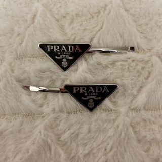 PRADA - PRADA レザー ロゴ カチューシャの通販 by LIKEME PRADA - PRADA レザー ロゴ カチューシャの通販 by LIKEME