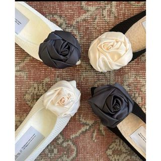 DIANA - 未使用✨クウムダイアナ 新作 パール&フリル フラット DIANA - 未使用✨クウムダイアナ 新作 パール&フリル フラット