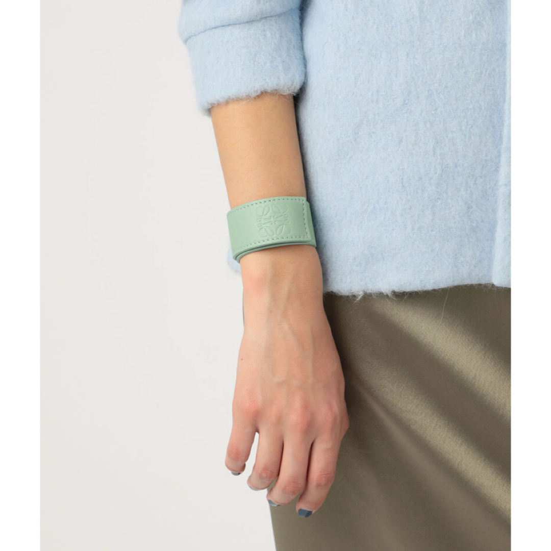 LOEWE - LOEWE スモールスラップブレスレット グリーンの通販 by LOEWE - LOEWE スモールスラップブレスレット グリーンの通販 by