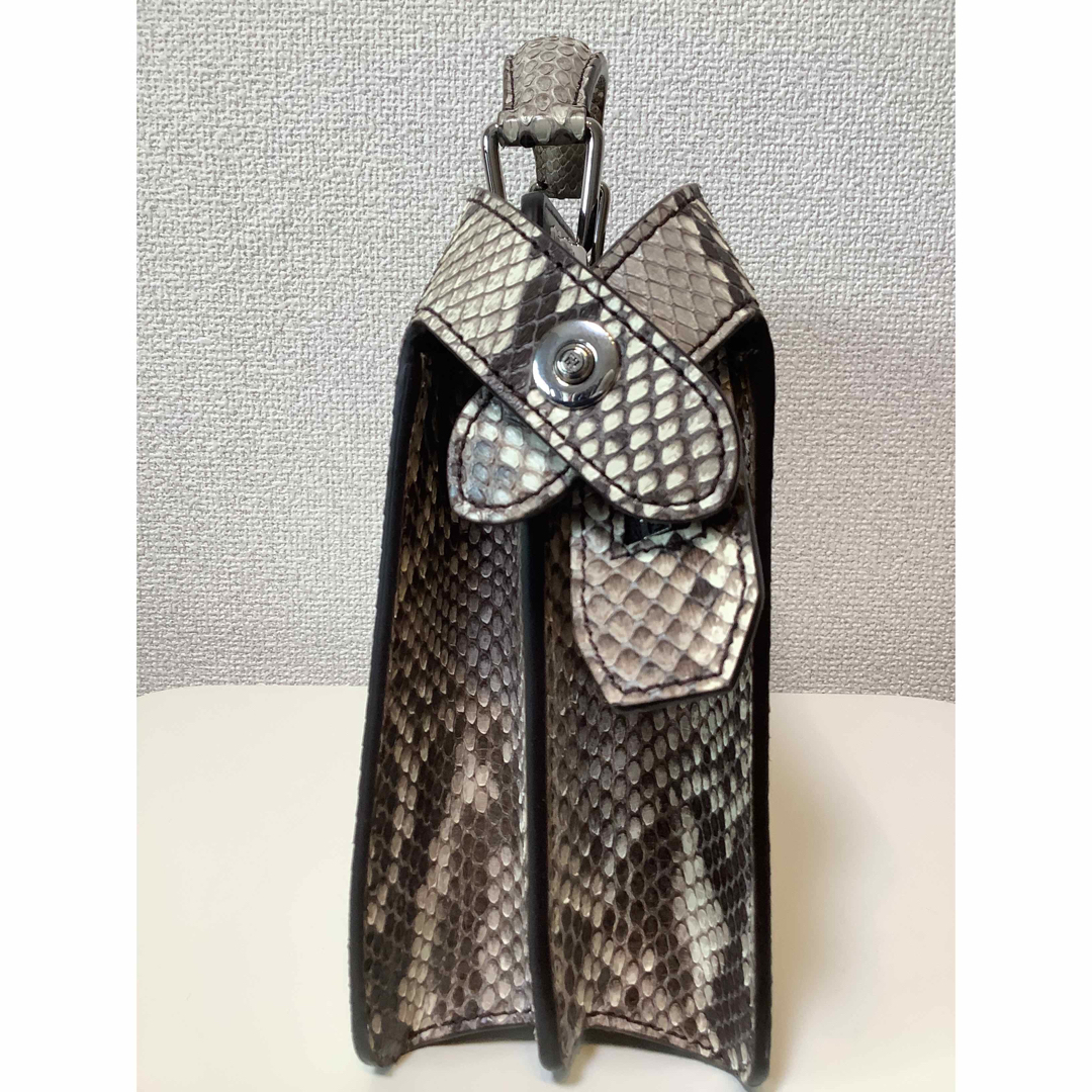 FENDI - FENDI ヘビ革トートバッグ グレー系の通販 by あるじゃ FENDI - FENDI ヘビ革トートバッグ グレー系の通販 by あるじゃ