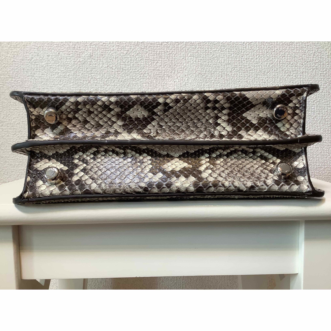FENDI - FENDI ヘビ革トートバッグ グレー系の通販 by あるじゃ FENDI - FENDI ヘビ革トートバッグ グレー系の通販 by あるじゃ
