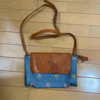 IL BISONTE - イルビゾンテ ハーフムーンバックの通販 by ゆう's IL BISONTE - イルビゾンテ ハーフムーンバックの通販 by ゆう's