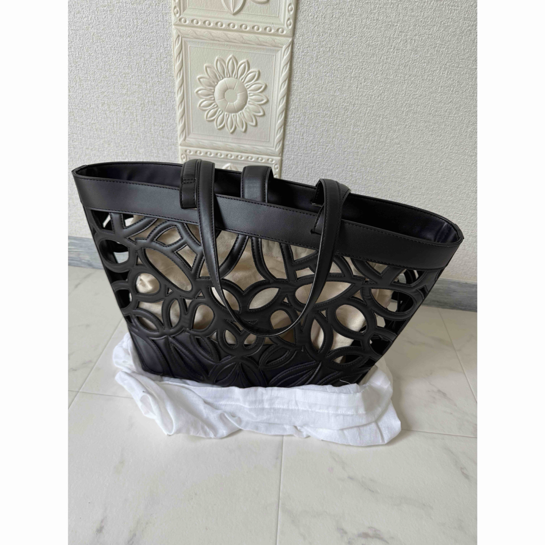 ZARA - ZARA カットワーク トートバッグ 黒 ブラックの通販 by ZARA - ZARA カットワーク トートバッグ 黒 ブラックの通販 by