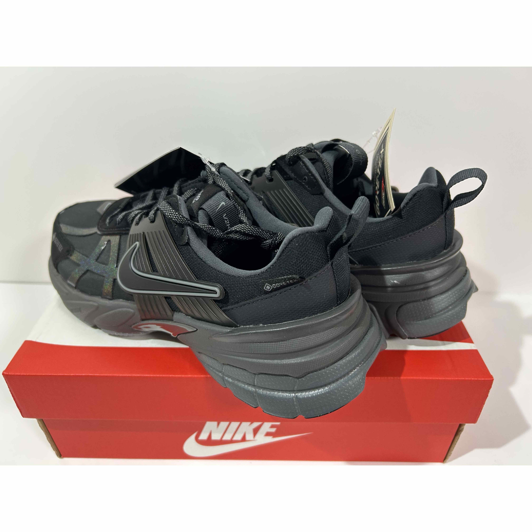 NIKE - 【新品】27cm NIKE WMNS V2K Run GORE-TEX ブラックの NIKE - 【新品】27cm NIKE WMNS V2K Run GORE-TEX ブラックの