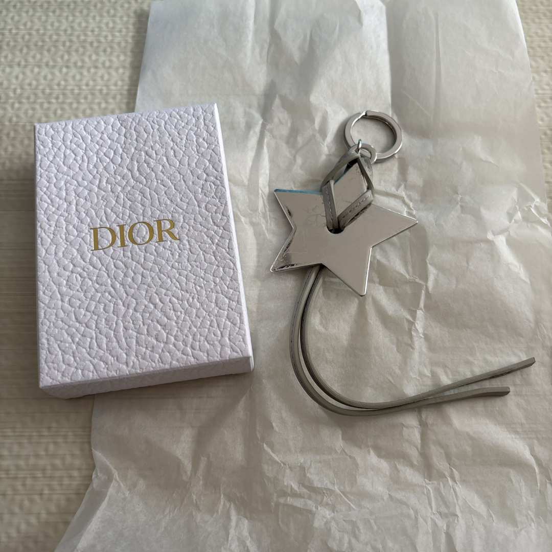 Dior - 【非売品】ディオール☆ノベルティ!星型キーリング Dior - 【非売品】ディオール☆ノベルティ!星型キーリング