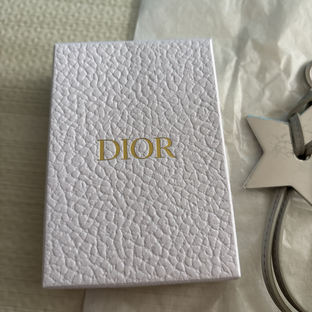 Dior - 【非売品】ディオール☆ノベルティ!星型キーリング Dior - 【非売品】ディオール☆ノベルティ!星型キーリング