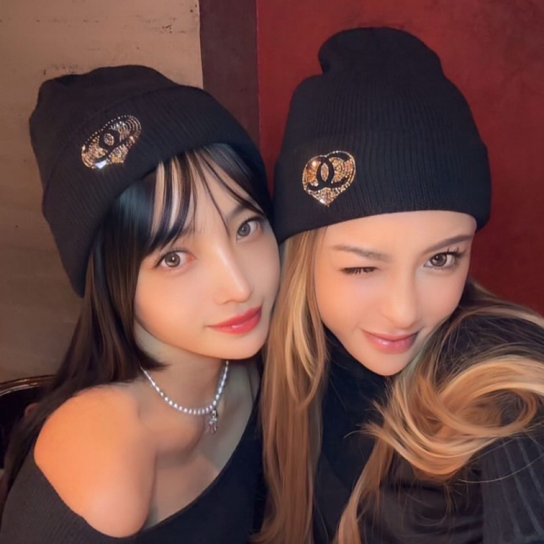 CHANEL - CHANEL ♡ ニット帽 ビーニー ハート ストラス ギフト CHANEL - CHANEL ♡ ニット帽 ビーニー ハート ストラス ギフト