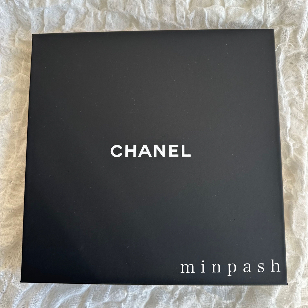 CHANEL - CHANEL ♡ ニット帽 ビーニー ハート ストラス ギフト CHANEL - CHANEL ♡ ニット帽 ビーニー ハート ストラス ギフト