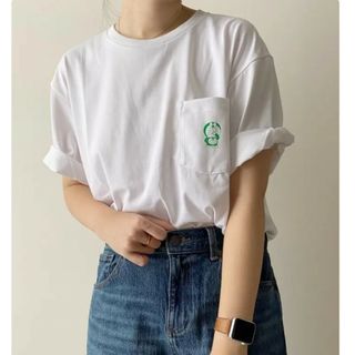 UNIQLO - 【レア】初期UNIQLO Barbara Krugerコラボ supreme の UNIQLO - 【レア】初期UNIQLO Barbara Krugerコラボ supreme の
