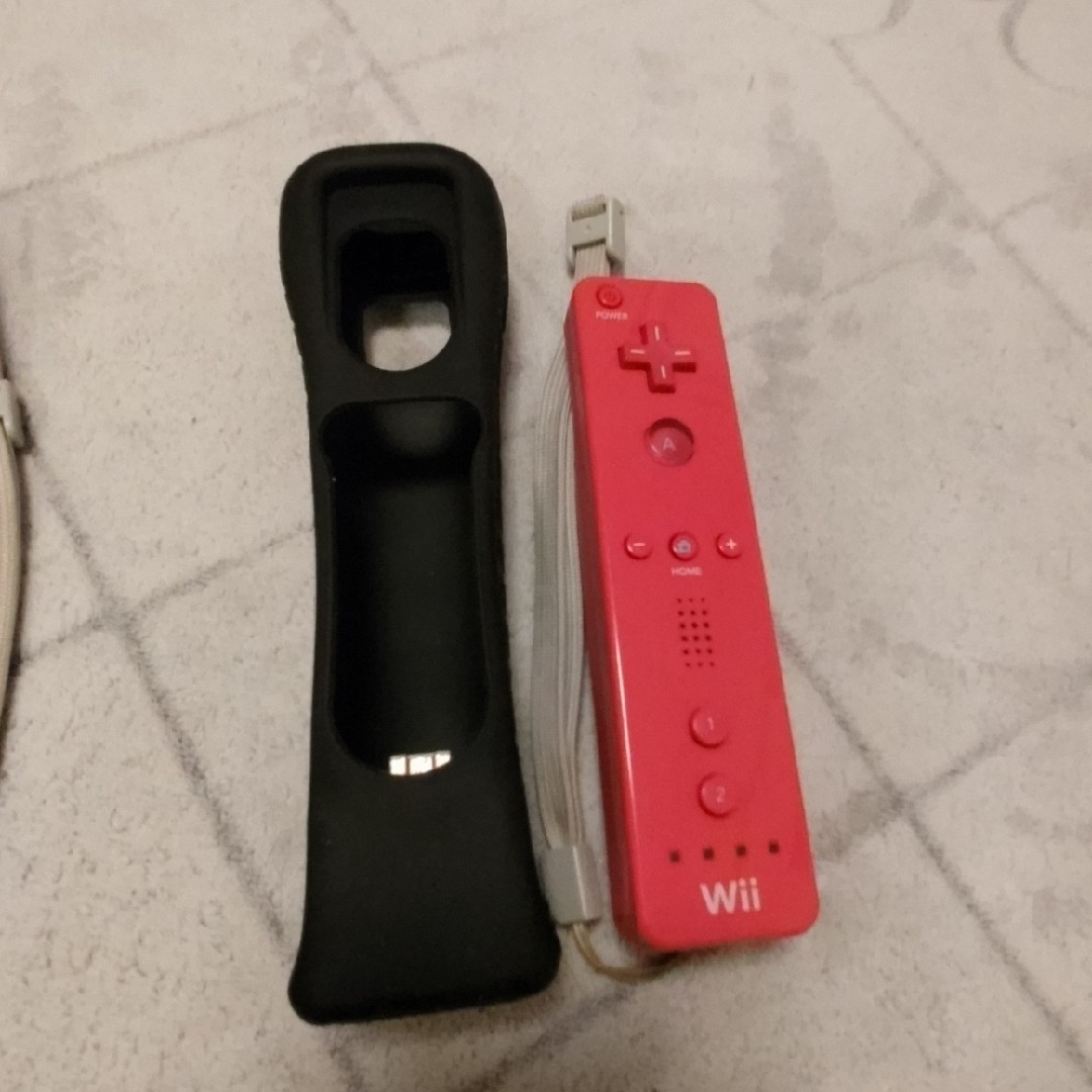 Wii(ウィー)のwiiリモコン と モーションプラス エンタメ/ホビーのゲームソフト/ゲーム機本体(家庭用ゲーム機本体)の商品写真