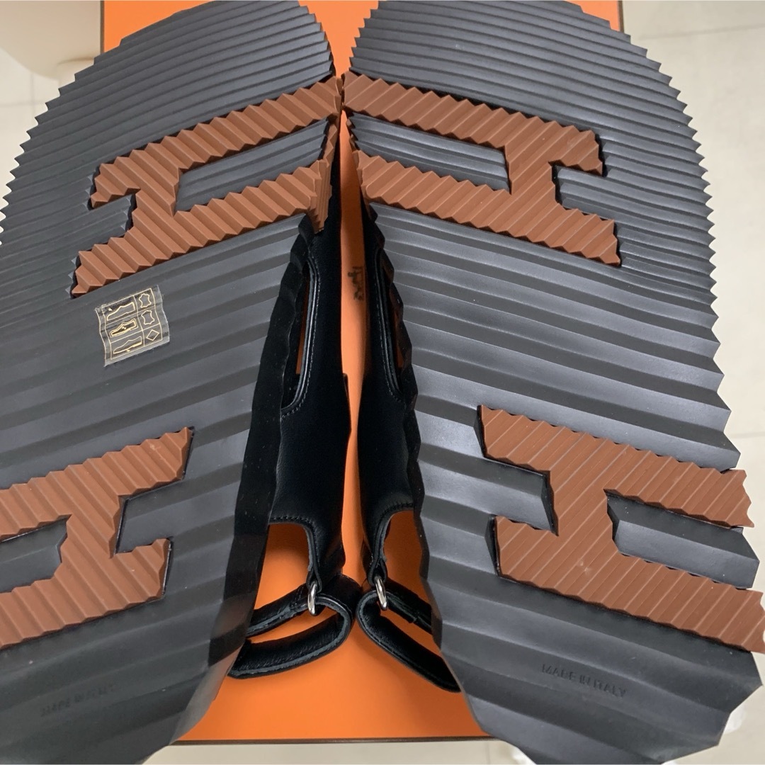 HERMES - エルメス サンダル《ジュニア》37サイズブラック2025ss HERMES - エルメス サンダル《ジュニア》37サイズブラック2025ss