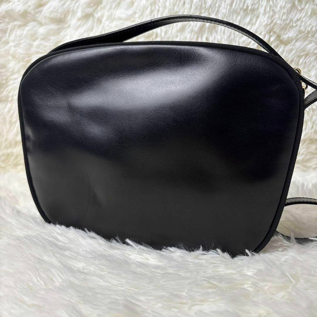 Salvatore Ferragamo - 未使用級✨フェラガモ 黒 カメラバッグ Salvatore Ferragamo - 未使用級✨フェラガモ 黒 カメラバッグ