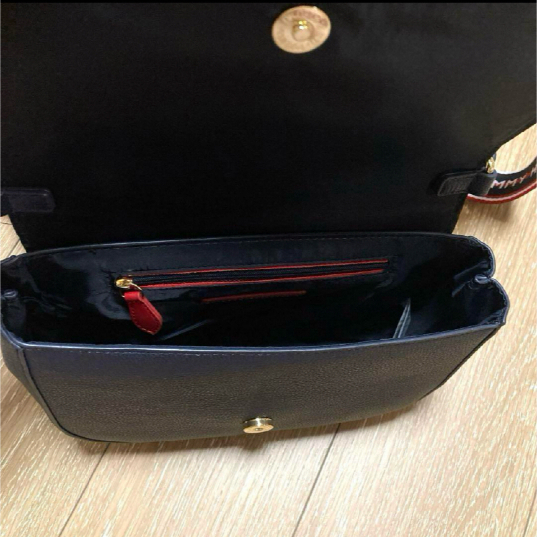 TOMMY HILFIGER(トミーヒルフィガー)の【新品】トミーヒルフィガー　ショルダーバッグ　クロスボディバッグ アメリカ購入品 レディースのバッグ(ショルダーバッグ)の商品写真