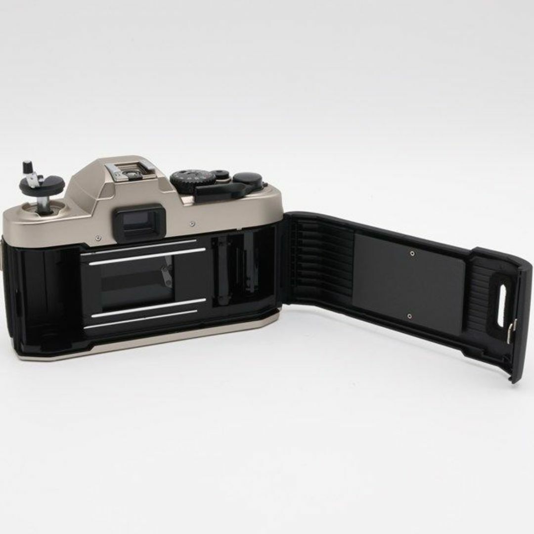 Nikon - <未使用・希少品>Nikon FM10 フィルム一眼レフカメラ Nikon - <未使用・希少品>Nikon FM10 フィルム一眼レフカメラ