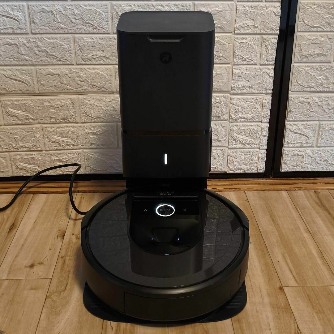 iRobot - ロボット掃除機 ブラック 自動ゴミ収集機能 充電ドック iRobot - ロボット掃除機 ブラック 自動ゴミ収集機能 充電ドック