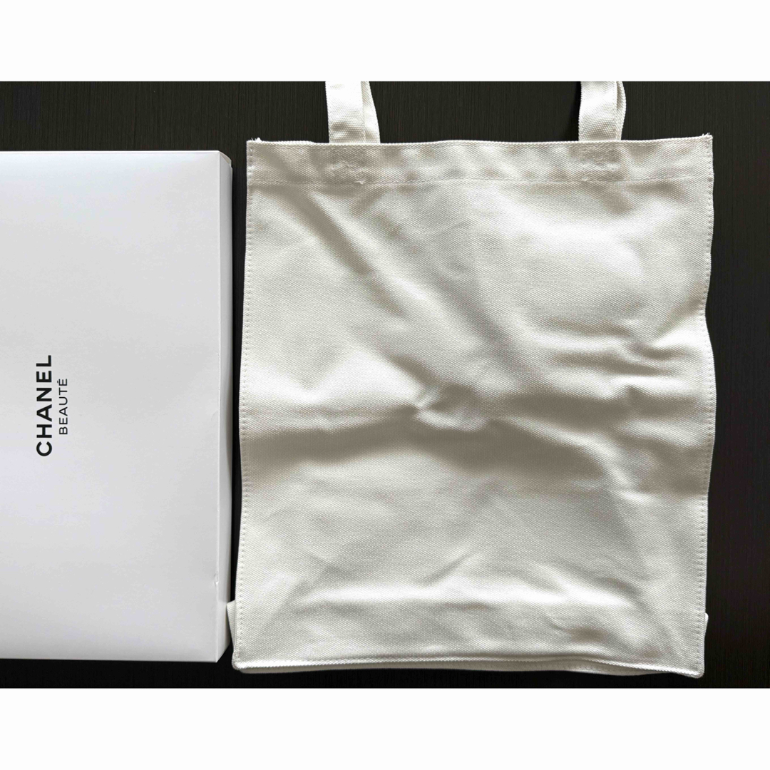 CHANEL - 2025年顧客ノベルティ シャネル トートバッグ ホワイト CHANEL - 2025年顧客ノベルティ シャネル トートバッグ ホワイト