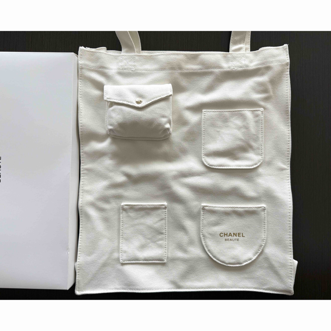 CHANEL - 2025年顧客ノベルティ シャネル トートバッグ ホワイト CHANEL - 2025年顧客ノベルティ シャネル トートバッグ ホワイト