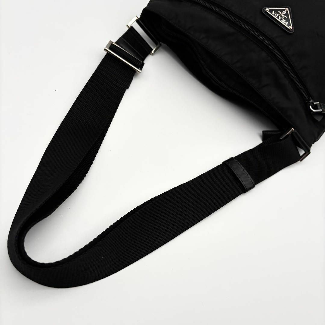 PRADA - プラダ ショルダーバッグ サコッシュ マチあり 三角ロゴ PRADA - プラダ ショルダーバッグ サコッシュ マチあり 三角ロゴ