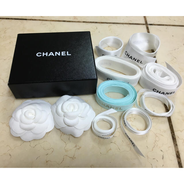 CHANEL(シャネル)のCHANEL 空箱 リボン 花セット レディースのバッグ(ショップ袋)の商品写真